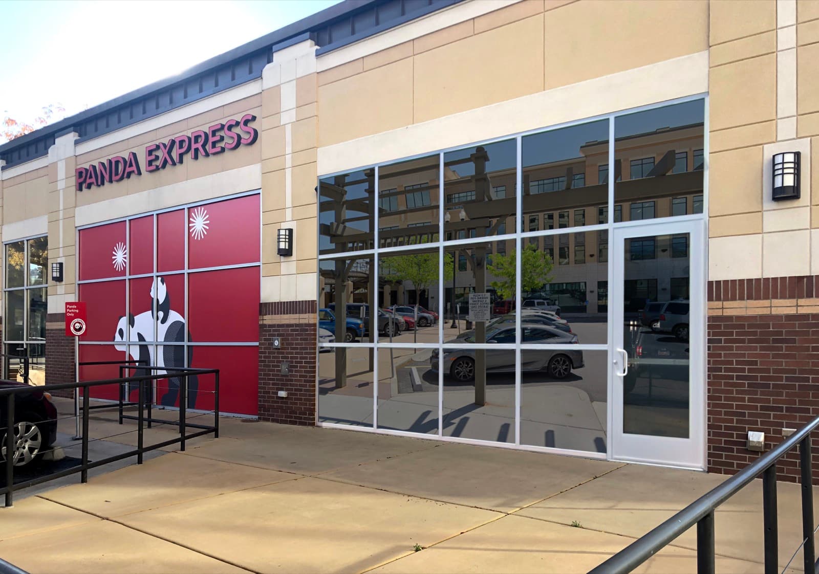 Exterior window graphics